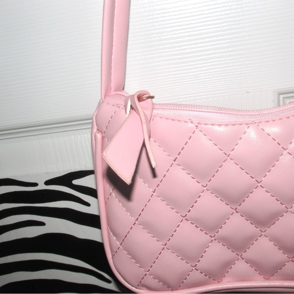 FREEBEIE! 💞 Pretty in Pink shoulder bag - Picture 3 of 4